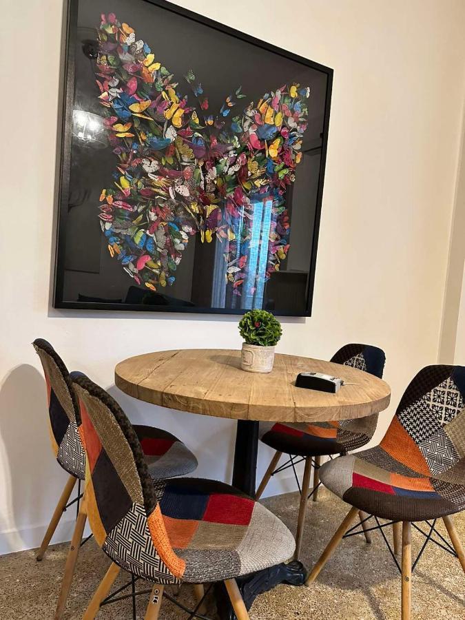Cozy Apartment At Gazi Square Atenas Exterior foto