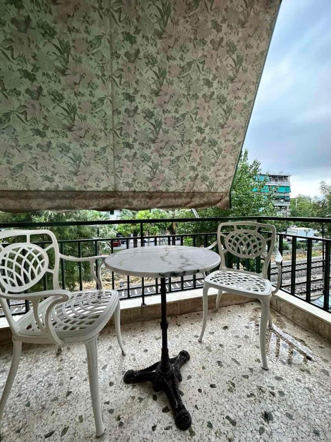 Cozy Apartment At Gazi Square Atenas Exterior foto