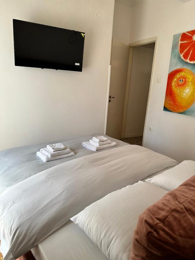 Cozy Apartment At Gazi Square Atenas Exterior foto